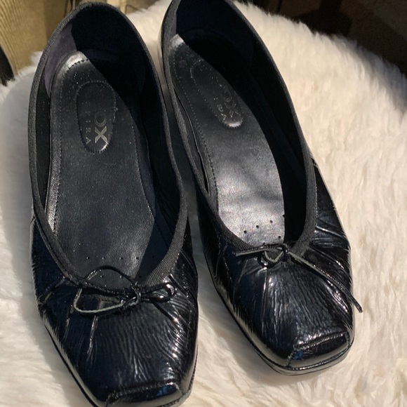 Geox size 7 black patent ballet shoe - Picture 1 of 2